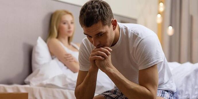un hombre tiene poca potencia después de un agrandamiento quirúrgico del pene
